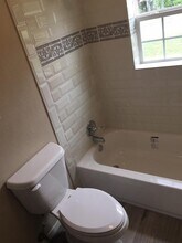 412 Stowell St in Anahuac, TX - Building Photo - Building Photo