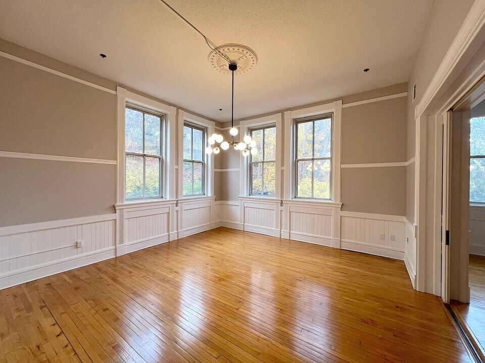 27 Hillside Pl in New Britain, CT - Building Photo