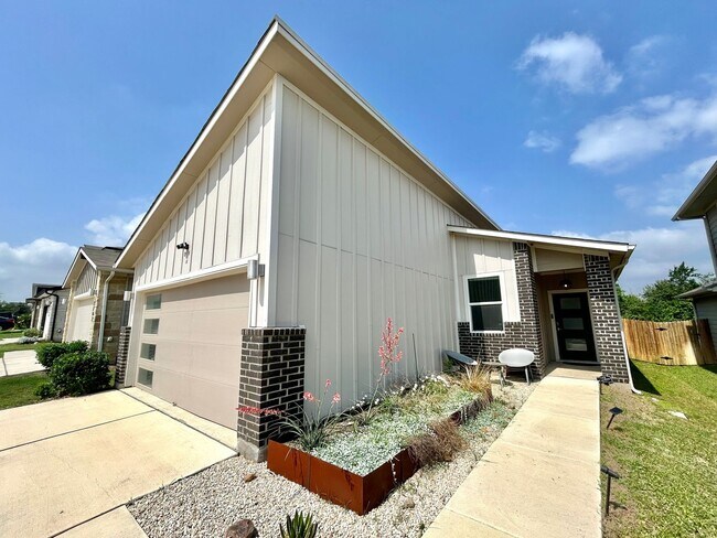 7704 Daves Landing Dr in Austin, TX - Building Photo - Building Photo