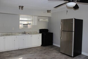 6832 UNIT C in Houston, TX - Building Photo
