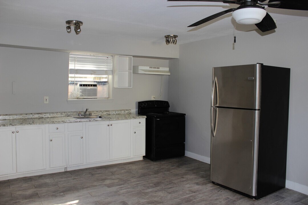 6832 UNIT C in Houston, TX - Building Photo