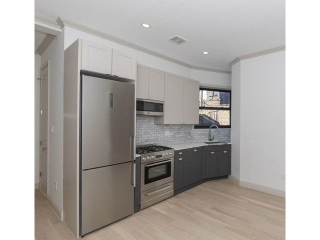 199 W 10th St in New York, NY - Building Photo - Building Photo