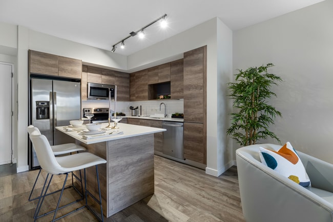 Bella Vista Apartments in Lauderdale Lakes, FL - Foto de edificio - Building Photo