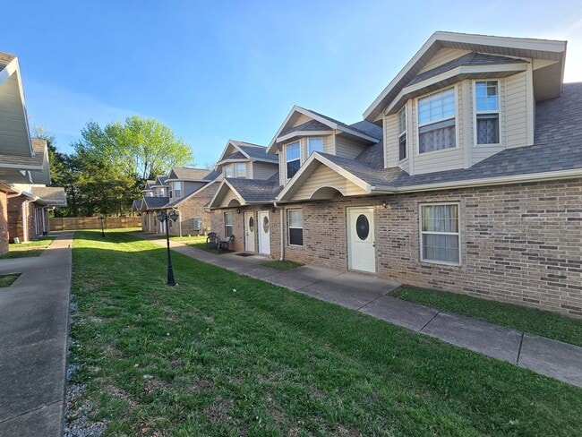 1401 Frosty Dr in Ozark, MO - Building Photo - Building Photo
