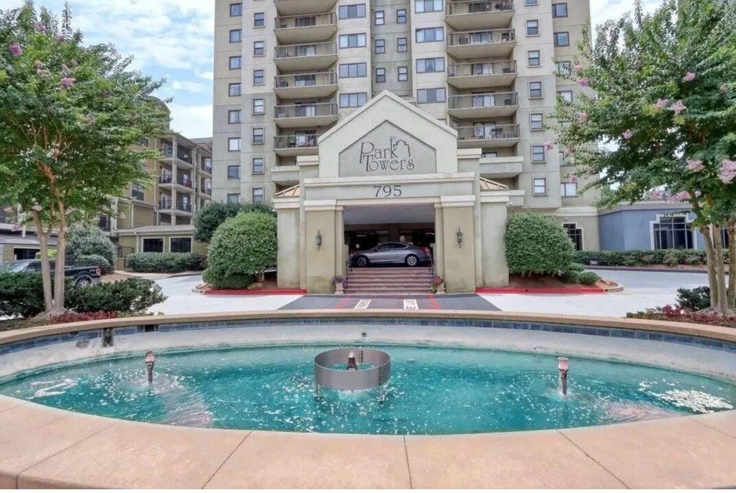 795 Hammond Dr, Unit 503 in Atlanta, GA - Building Photo