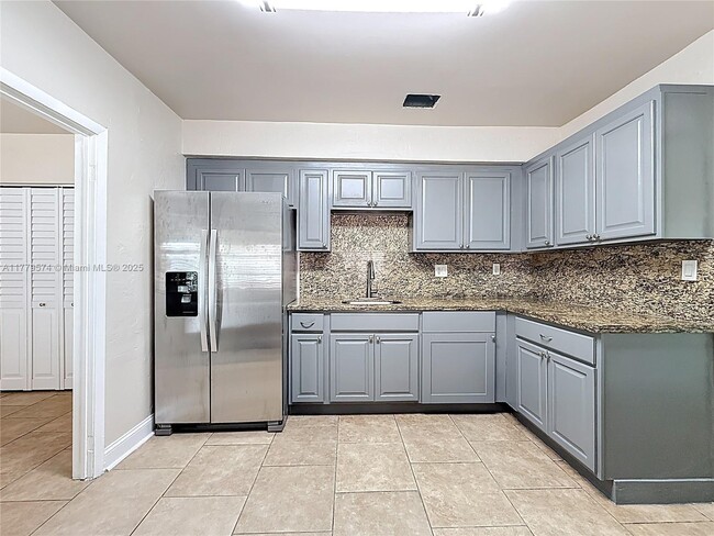 2839 Polk St in Hollywood, FL - Building Photo - Building Photo