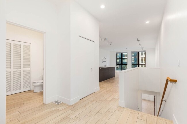 615 E Pike St-Unit -Unit 302 in Seattle, WA - Building Photo - Building Photo