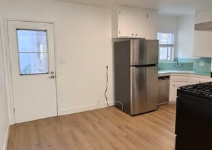 1436 Manhattan Beach Blvd, Unit B in Manhattan Beach, CA - Foto de edificio - Building Photo