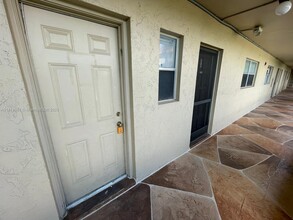 6201 N Falls Circle Dr, Unit 212 in Lauderhill, FL - Building Photo - Building Photo