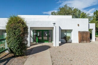 Evergreen Apartments in Santa Fe, NM - Foto de edificio - Building Photo