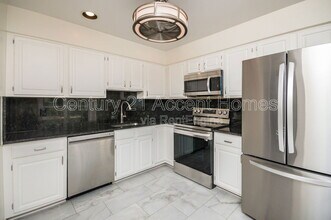 7431 Ridge Oak Ct in Springfield, VA - Building Photo - Building Photo