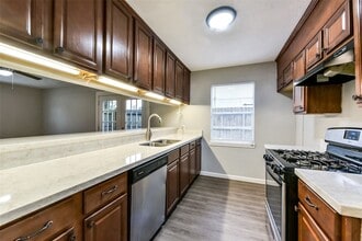 10015 Valley Lake Dr in Houston, TX - Building Photo - Building Photo