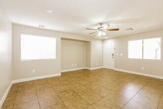 10385 Adrianna Ave in Las Vegas, NV - Building Photo - Building Photo