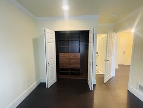 524 6th Ave W, Unit 108 in Seattle, WA - Foto de edificio - Building Photo