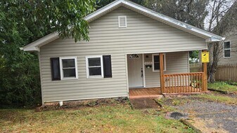 608 Wilson Ave in Johnson City, TN - Building Photo