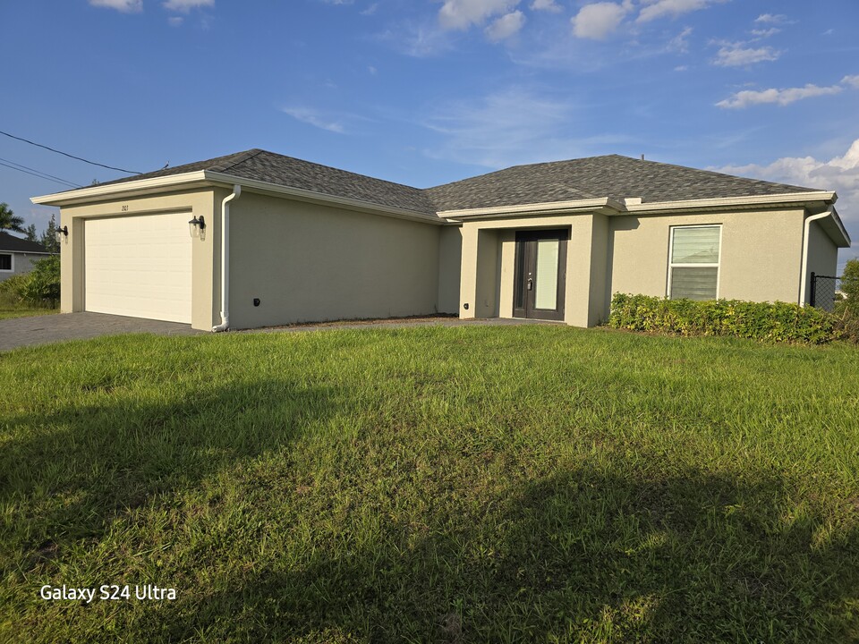 2103 NW 24th Ave in Cape Coral, FL - Building Photo