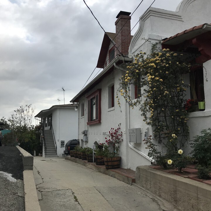 1466 Ridge Way, Unit 1466 downstairs in Los Angeles, CA - Building Photo