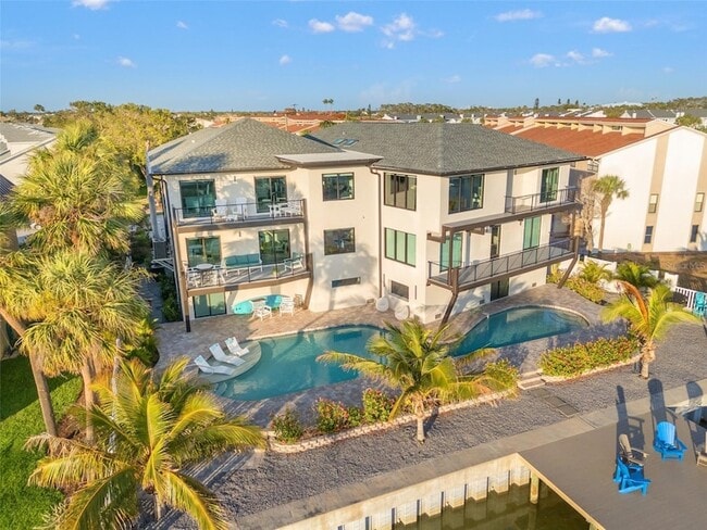 12404 Capri Cir N in Treasure Island, FL - Building Photo - Building Photo