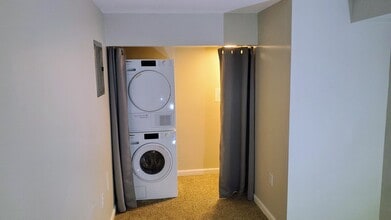 9A Griffiths Drive, Unit 9A in Durham, NH - Building Photo - Building Photo