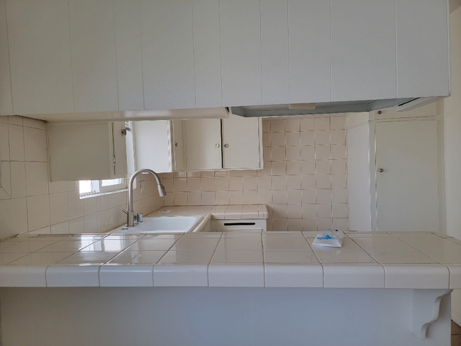 16004 Cantlay St-Unit -10 in Los Angeles, CA - Building Photo - Building Photo
