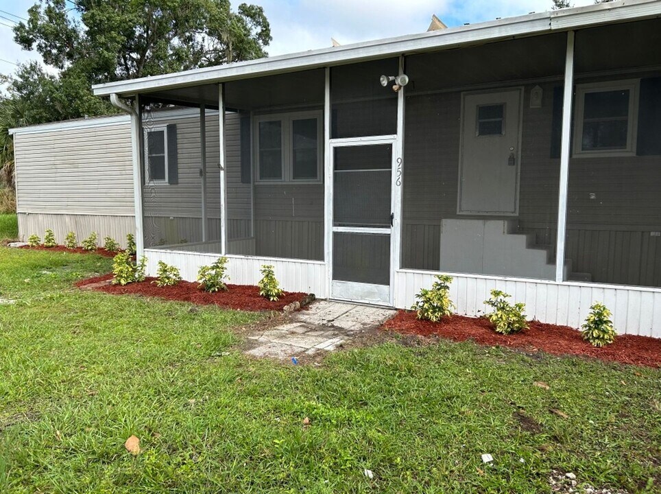 956 Southern Ave in Lakeland, FL - Building Photo