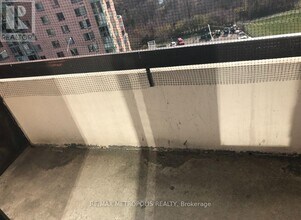 21 Markbrook Ln in Toronto, ON - Building Photo - Building Photo