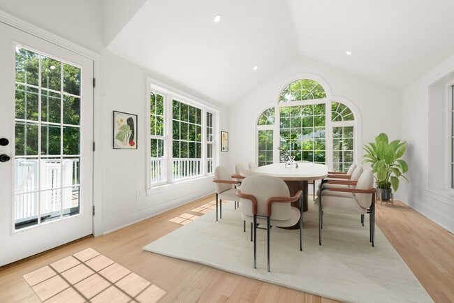 576 Grove St in Framingham, MA - Building Photo - Building Photo