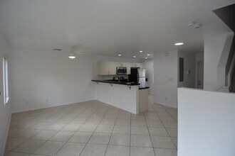 324 NE 3rd St in Hallandale Beach, FL - Building Photo - Building Photo