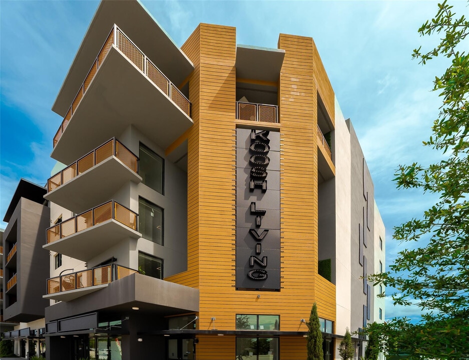 2750 Griffin Rd in Fort Lauderdale, FL - Building Photo