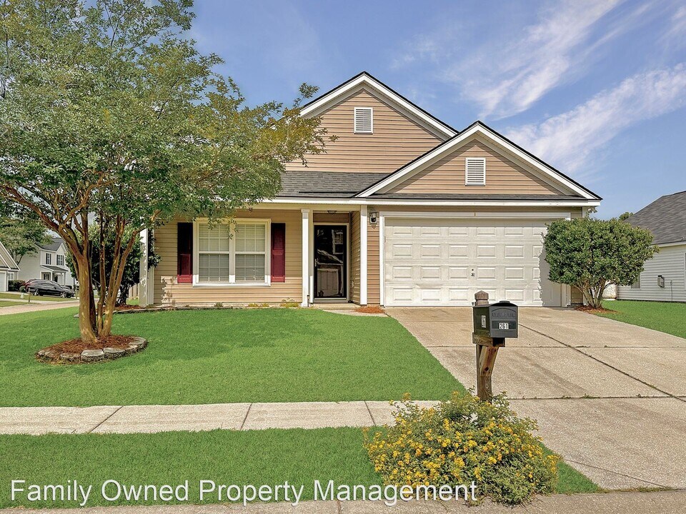 261 Emerald Isle Dr Photo