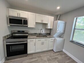 1319 Douglass Ave in West Palm Beach, FL - Building Photo - Building Photo