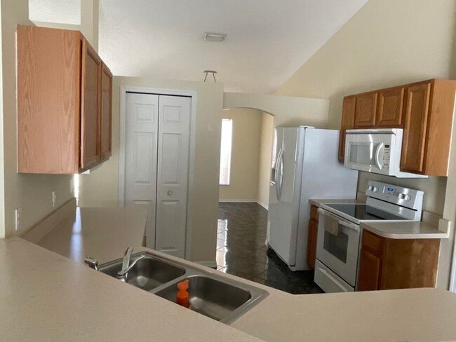 5529 NW North Lundy Cir in Port St. Lucie, FL - Building Photo - Building Photo