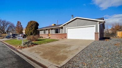 2844 Newport Cir in Grand Junction, CO - Building Photo - Building Photo