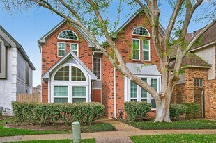 6635 Queensclub Dr in Houston, TX - Building Photo