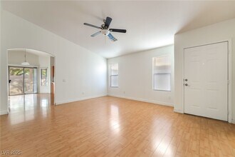 11000 Vallerosa St in Las Vegas, NV - Building Photo - Building Photo