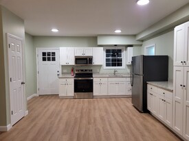 13 Myrtle St in Hillsborough, NH - Building Photo