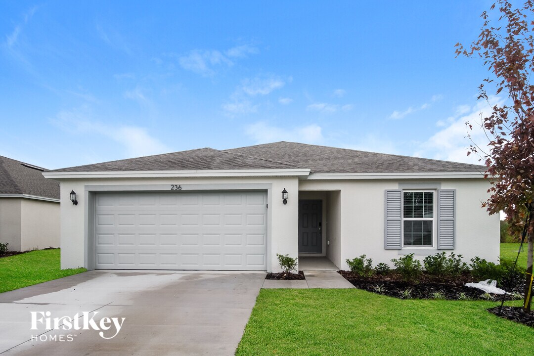 236 Southern Breeze Lp in Winter Haven, FL - Foto de edificio