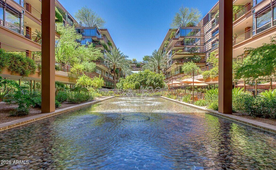 7167 E Rancho Vista Dr in Scottsdale, AZ - Building Photo