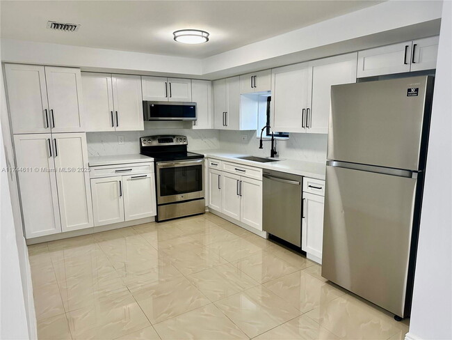 1669 SW 12th St-Unit -1 in Miami, FL - Building Photo - Building Photo