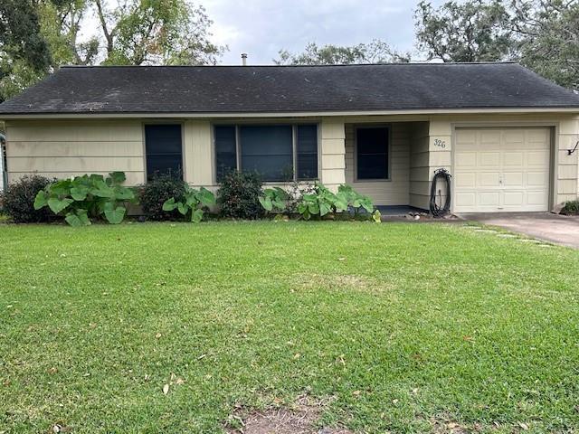 326 Redwood St in Lake Jackson, TX - Building Photo