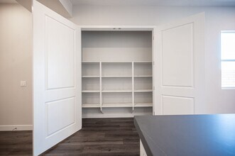 117 Royal Cascade Ave in Henderson, NV - Foto de edificio - Building Photo