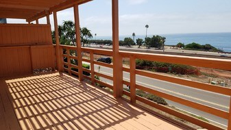 1635 San Elijo Ave Apartamentos