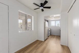 11350 W Tennessee Ave in Youngtown, AZ - Building Photo