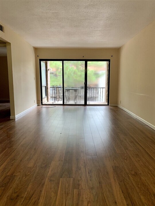 1859 Poplar Woods Cir W-Unit -207 in Germantown, TN - Building Photo