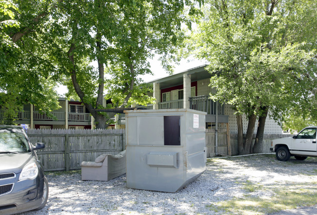 Lyndale Garden Apartments in Broken Arrow, OK - Building Photo - Building Photo