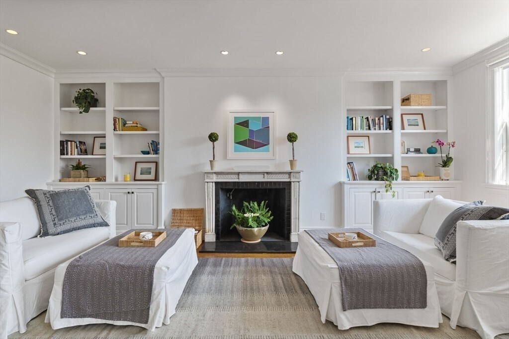 49 Beacon St, Unit 9 in Boston, MA - Building Photo