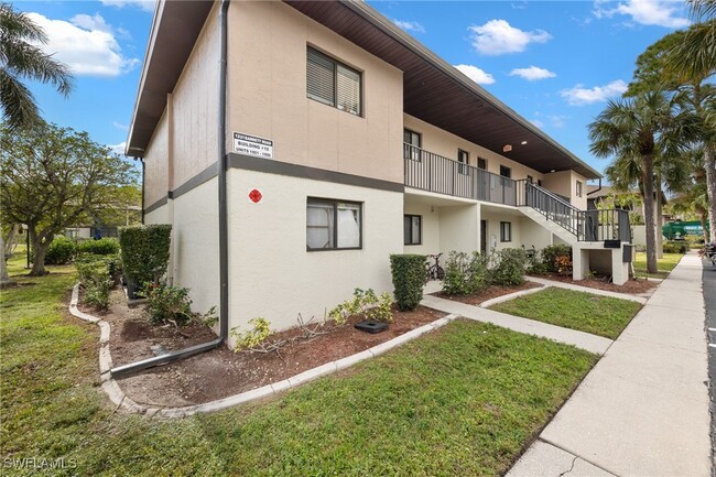 1231 Barrett Rd in North Fort Myers, FL - Foto de edificio - Building Photo