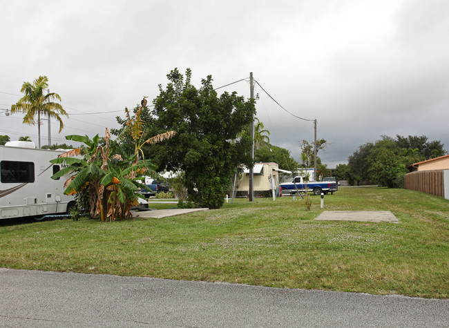 5931 Polk St in Hollywood, FL - Building Photo - Building Photo