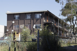 Sycamore Grande in Oakland, CA - Building Photo - Building Photo