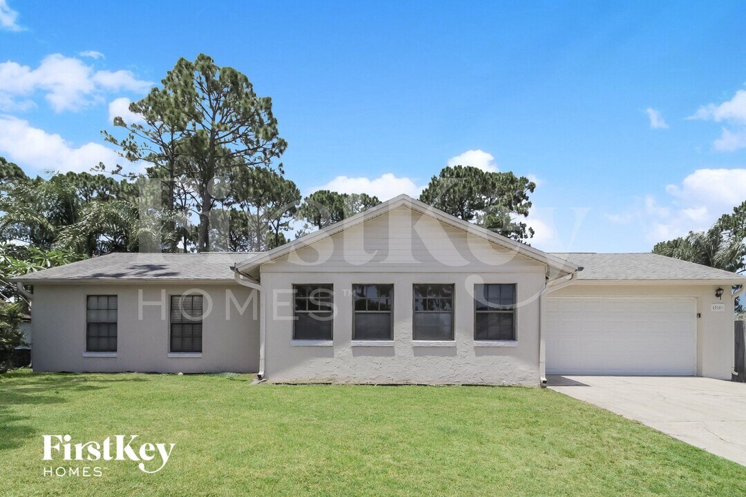 5210 Holden Rd in Cocoa, FL - Foto de edificio